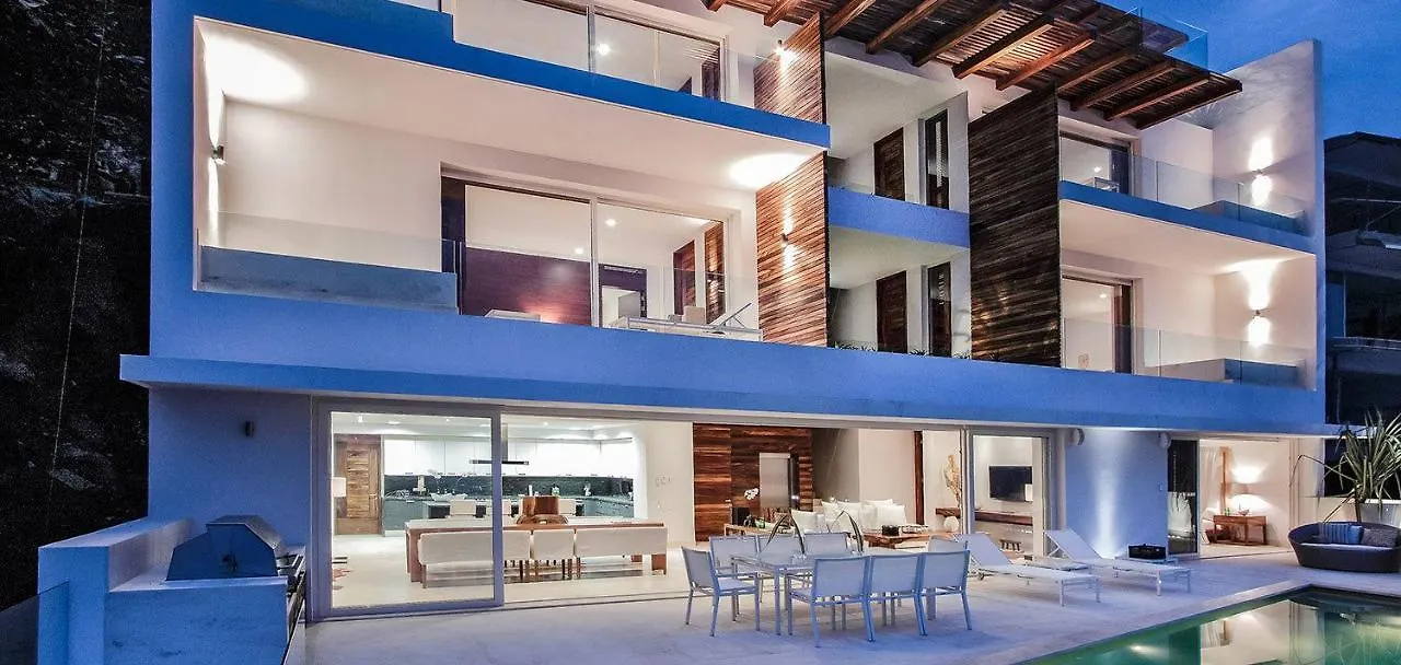 Vakantiehuis New Oceanfront Luxury Villa In Puerto Vallarta